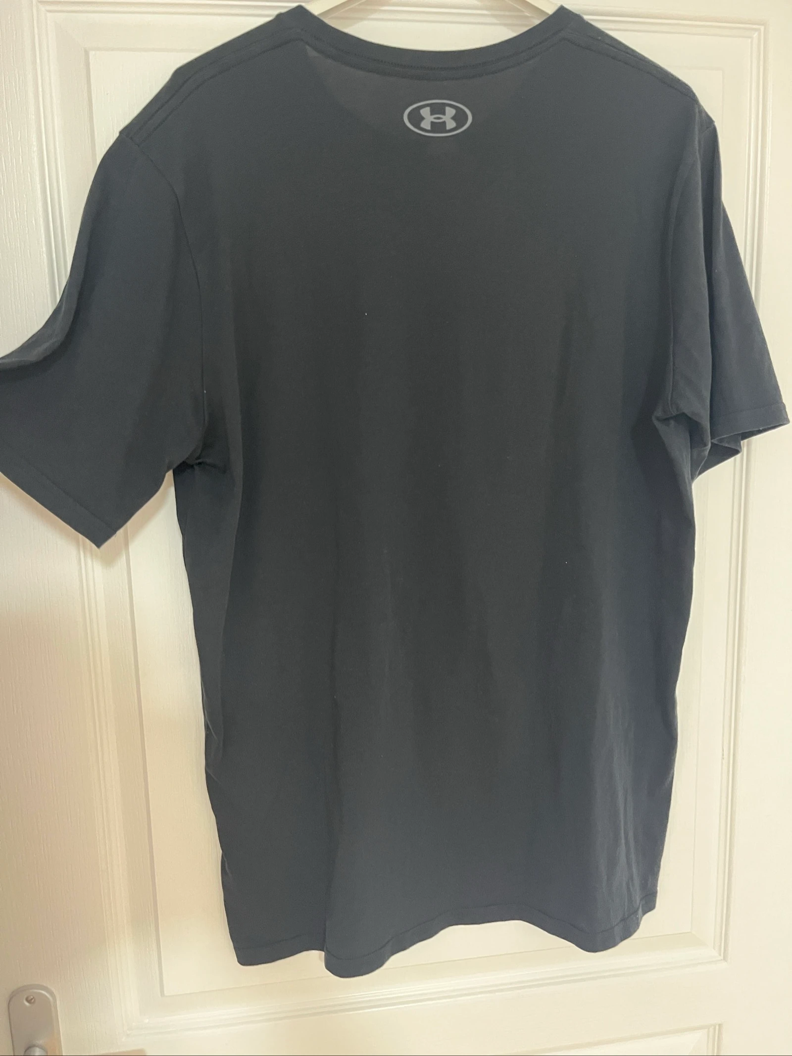 T-shirt Under Armor caimento solto tamanho G – photo 2